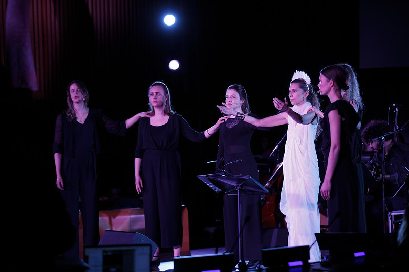 Mexican singer Magos Herrera, an advocate for UN Women Mexico, performs at the "Con Alma" concert. Photo: UN Women/Ryan Brown